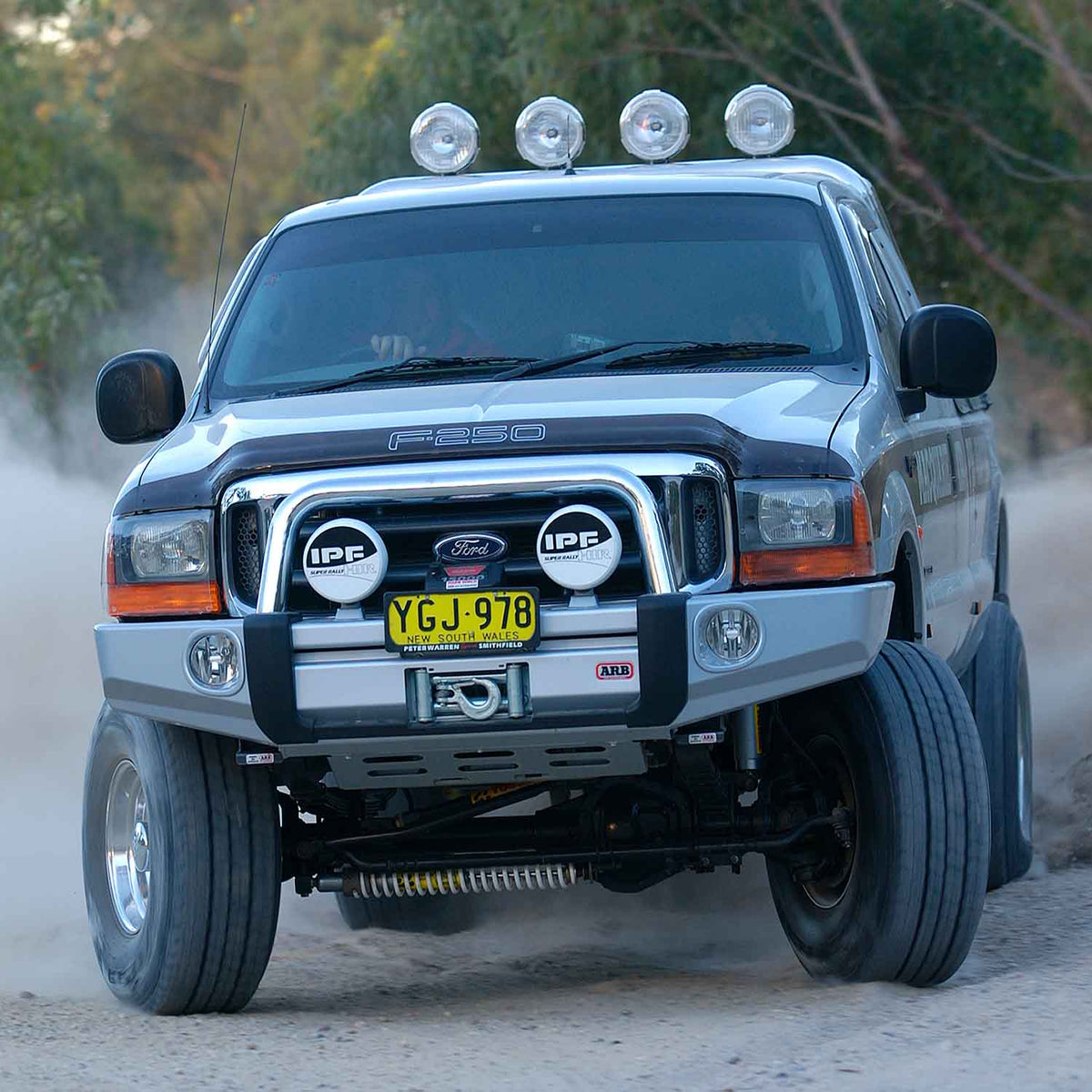 ARB Sahara Bumper 99-04 Ford Superduty Complete with hardware kit