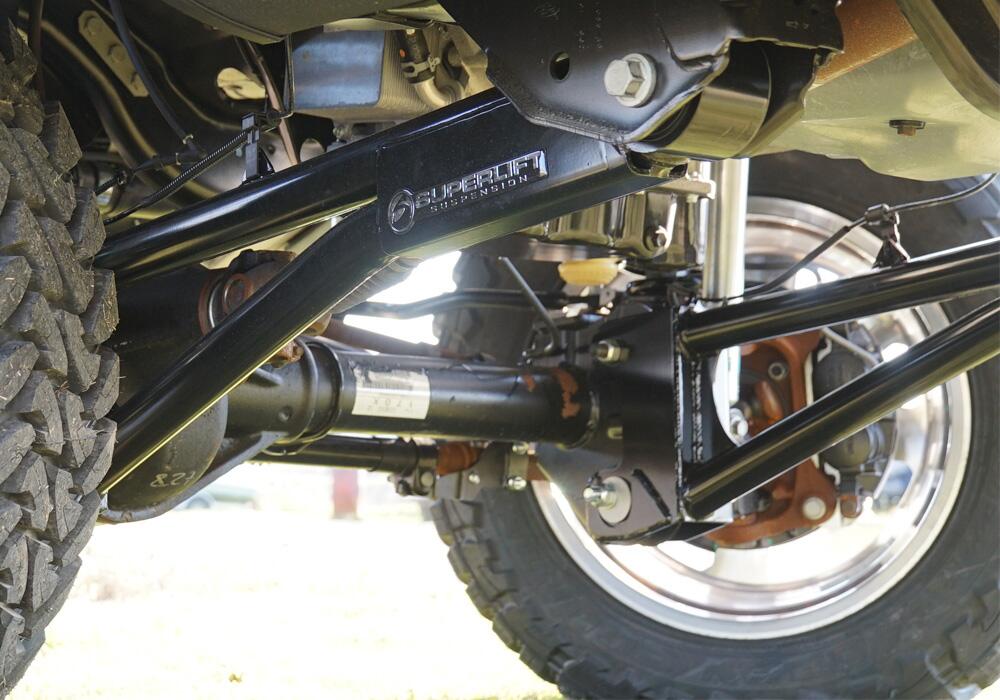 Superlift Radius Arm Kit - - 2023-2025 Ford F-250 F-350 F-450 and F550 Superduty 4WD with 2-6 lift height