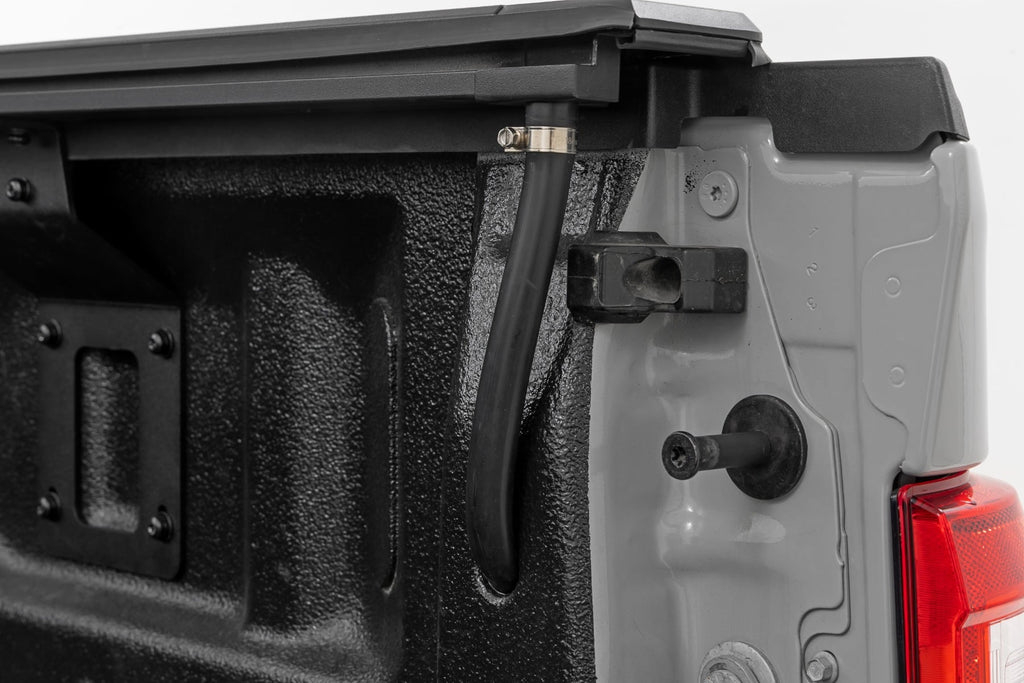 Rough Country Powered Retractable Bed Cover 5 7 Bed Ford F-150 (15-26) F-150 Lightning (22-26)
