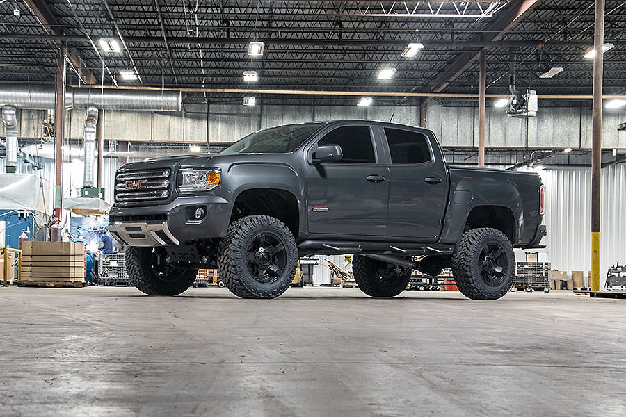 Rough Country 6 Inch Lift Kit M1 Struts Chevy GMC Canyon Colorado 2WD 4WD (2015-2022)