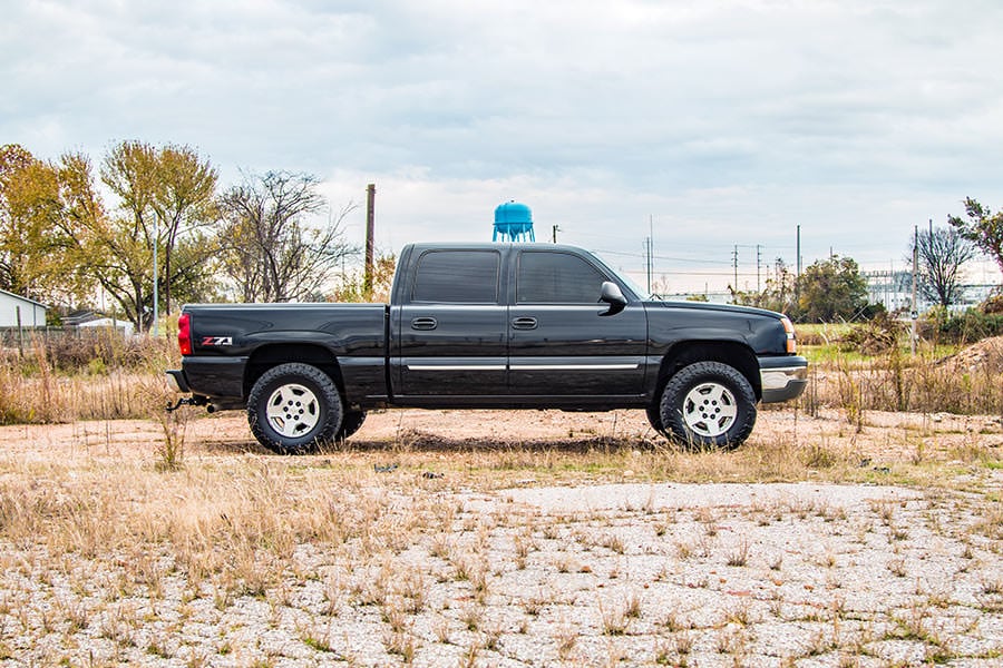 Rough Country 1.5-2 Inch Lift Kit M1 Chevy Silverado GMC Sierra 1500 4WD (1999-2006 Classic)