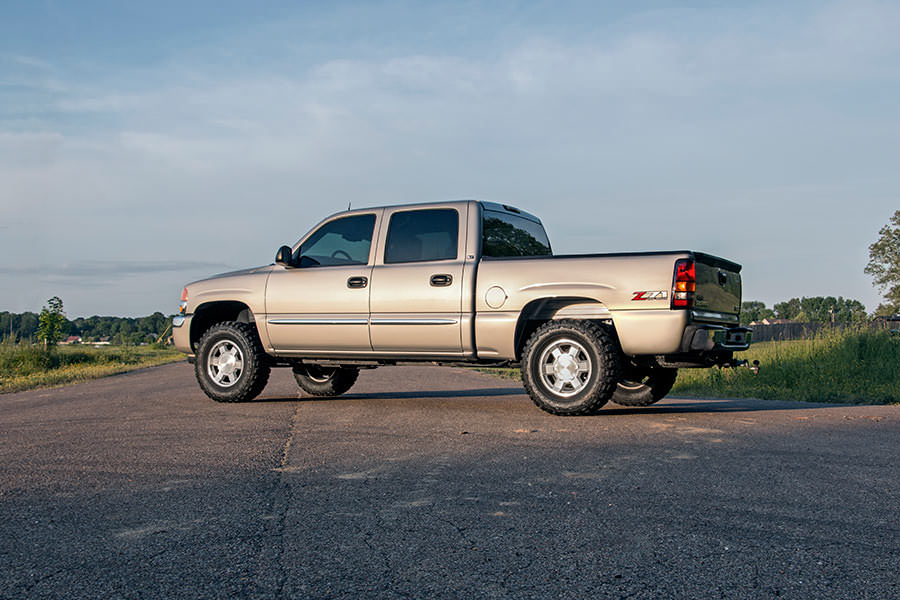 Rough Country 1.5-2 Inch Lift Kit M1 Chevy Silverado GMC Sierra 1500 4WD (1999-2006 Classic)